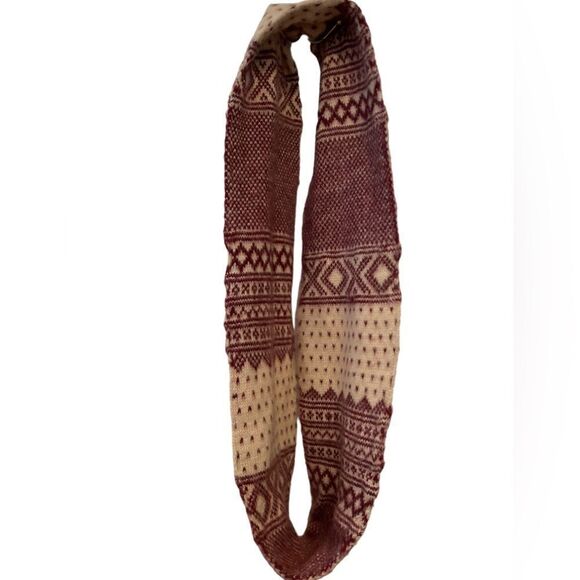 Andes gifts burgundy, and cream Nordic print alpaca blend infinity scarf - Picture 2 of 7